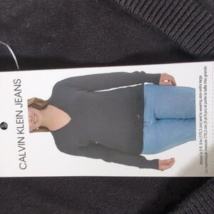 XL: Calvin Klein Jeans 🖤 V-Neck Sweater